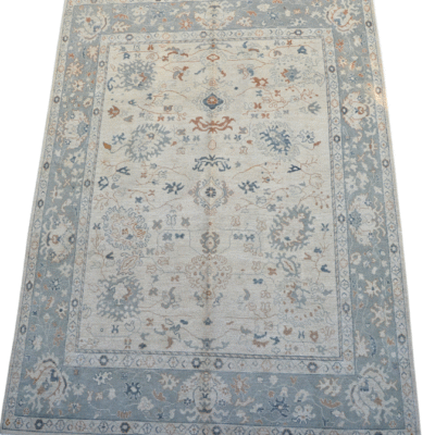 OUSHAQ – HAND-KNOTTED AFGHAN RUG WITH TIMELESS ELEGANCE