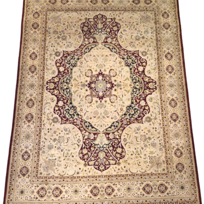 TRADITIONAL RUHI HAND-KNOTTED RUG